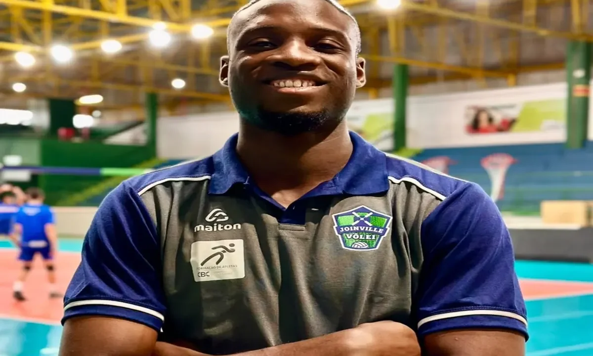 Joinville anuncia central colombiano Daniel Aponza para temporada 2026/27