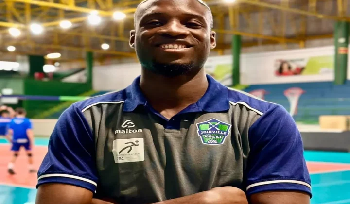 Joinville anuncia central colombiano Daniel Aponza para temporada 2026/27