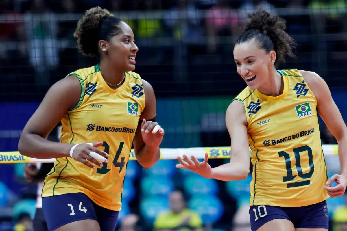 Gabi Guimarães em ação pela Seleção Brasileira de Vôlei no Maracanãzinho.