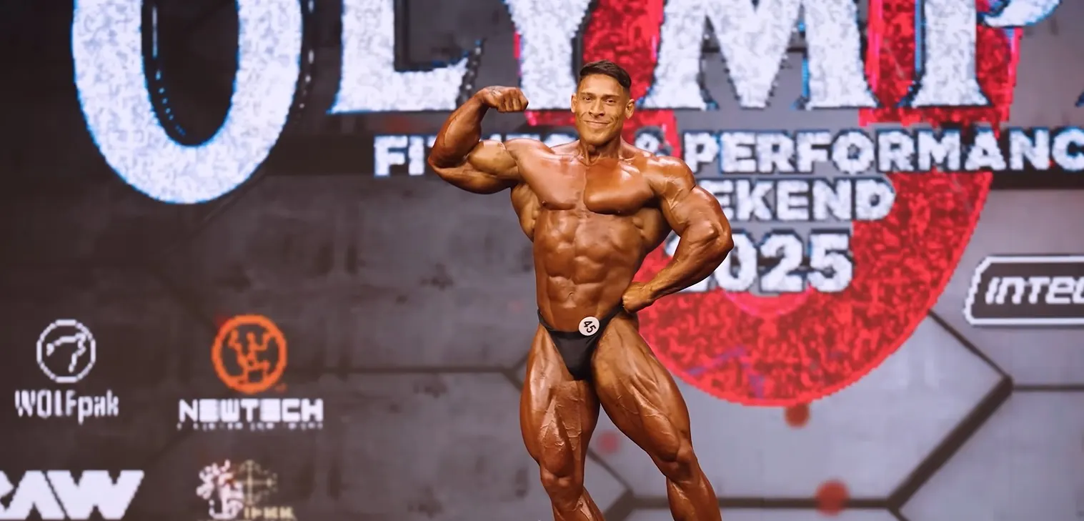 Ramon Dino competindo na Classic Physique do Mr. Olympia 2025 em Las Vegas, Estados Unidos