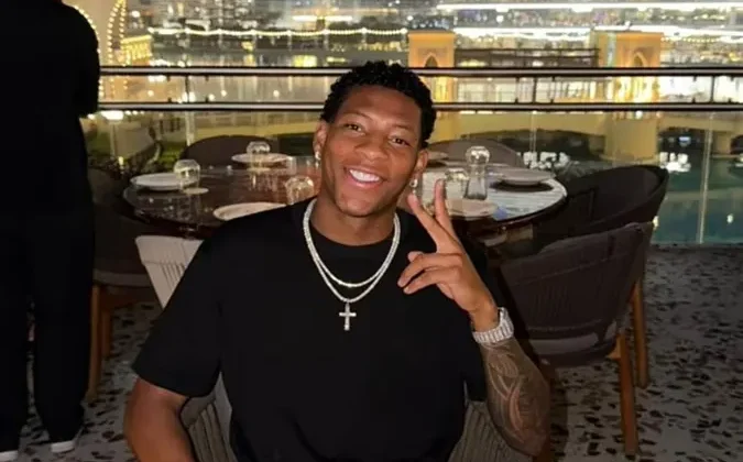 Plata posta foto em Dubai após reviravolta e adiamento do retorno ao Flamengo