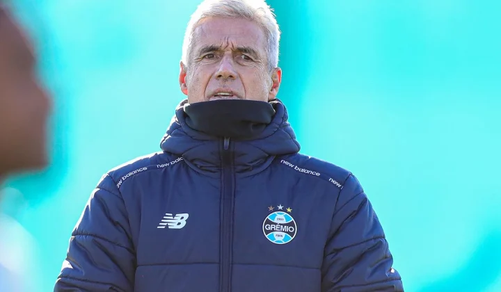 Atacante do Grêmio perde R$ 22,5 mil em golpe aplicado por falso Luís Castro