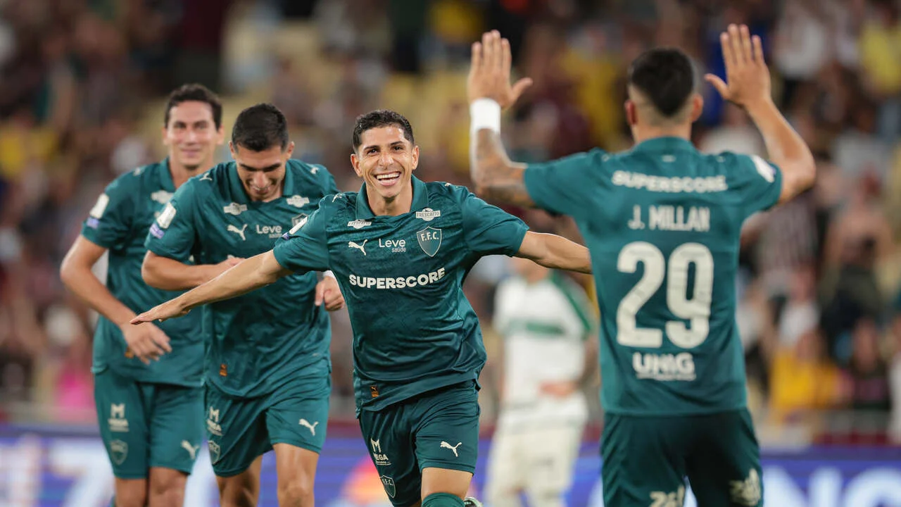 Savarino encerra jejum com hat-trick e recoloca Fluminense no G3 do Brasileirão
