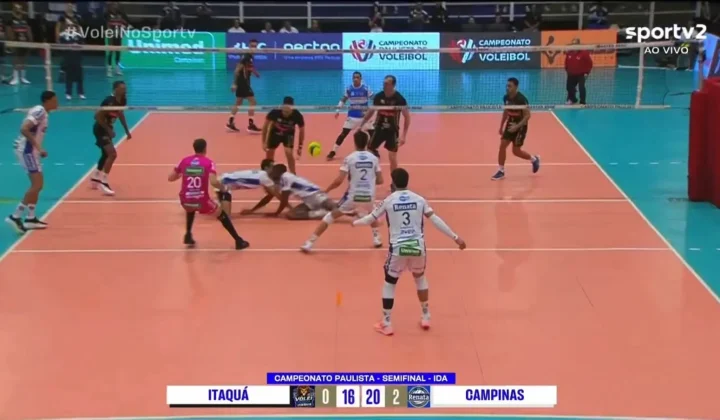 Jogadores do Campinas sofrem choque de cabeça e deixam semifinal do Paulista de vôlei de ambulância